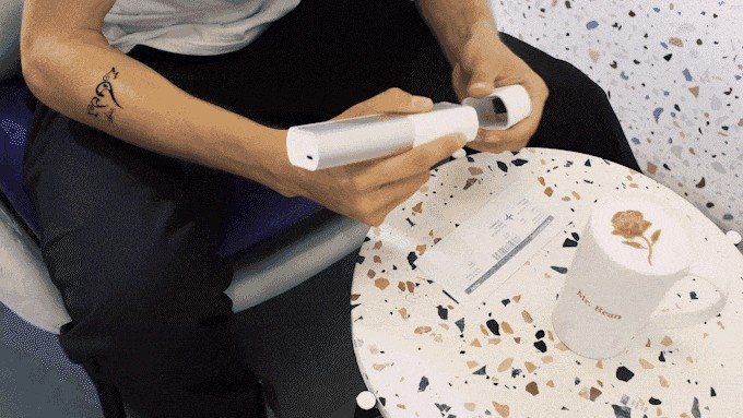 Trải nghiệm máy in cầm tay Aturos PrintPen Evebot in trên bề mặt cong