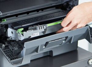 Cài đặt trên màn hình hiển thị của máy in có thể ảnh hưởng đến việc in ký tự đặc biệt như ư và ơ