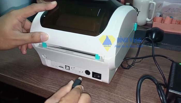 Rút dây nguồn máy in