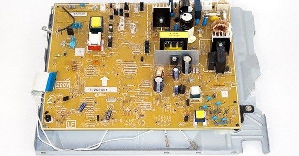 Main nguồn máy in chịu trách nhiệm cung cấp điện năng cho toàn bộ hệ thống