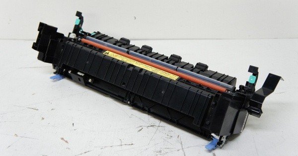 Cận cảnh cụm sấy máy in với thanh nhiệt và lô ép quan trọng