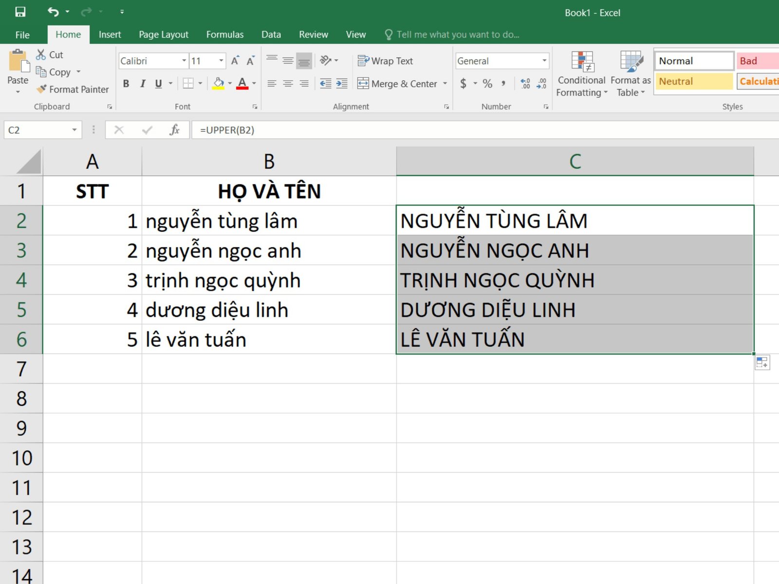 Kéo Fill Handle để áp dụng công thức chuyển chữ in hoa cho nhiều ô trong Excel