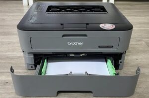 Máy in Brother HL L2321D cũ với thiết kế nhỏ gọn và khay giấy tiện lợi