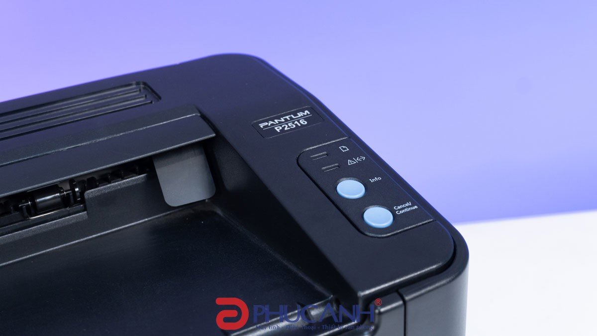 Máy in Pantum P2516 đang in tài liệu, thể hiện tốc độ và chất lượng bản in
