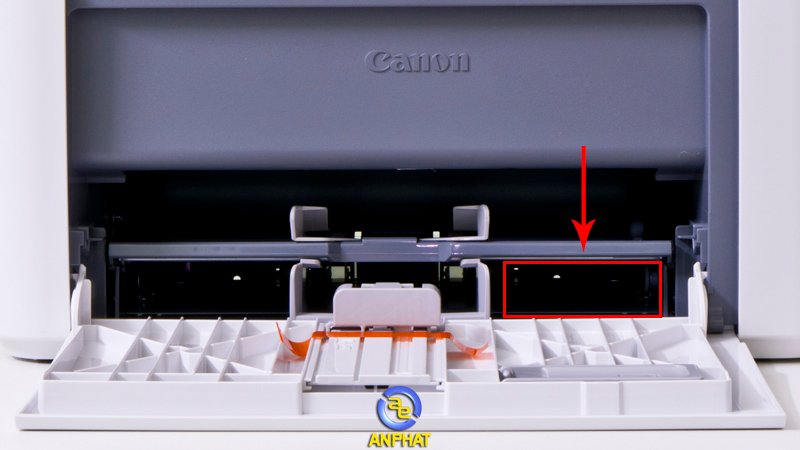 Khay nạp và khay chứa giấy ra của máy in Canon LBP 2900