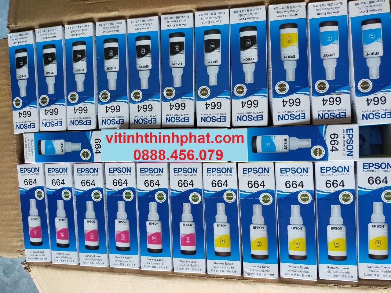 Thao tác đổ mực Epson T664 vào khay chứa mực của máy in L310
