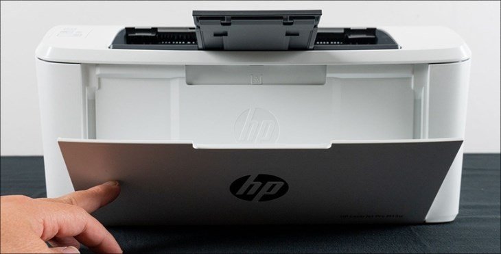 Đóng khay giấy máy in sau khi dùng ngăn bụi bẩn