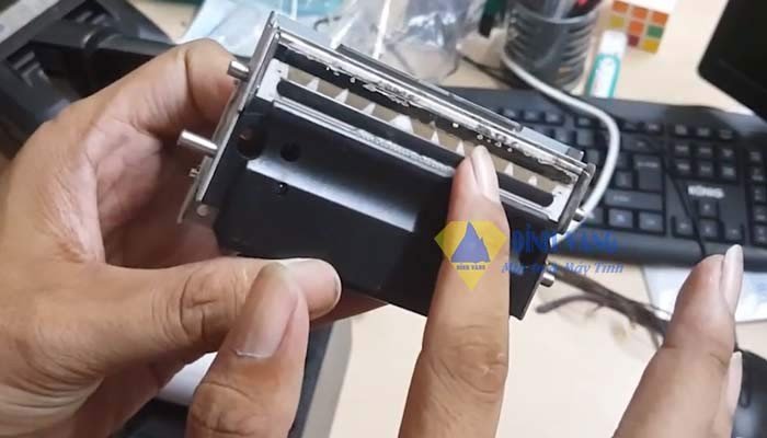 Đầu in nhiệt bị trầy xước
