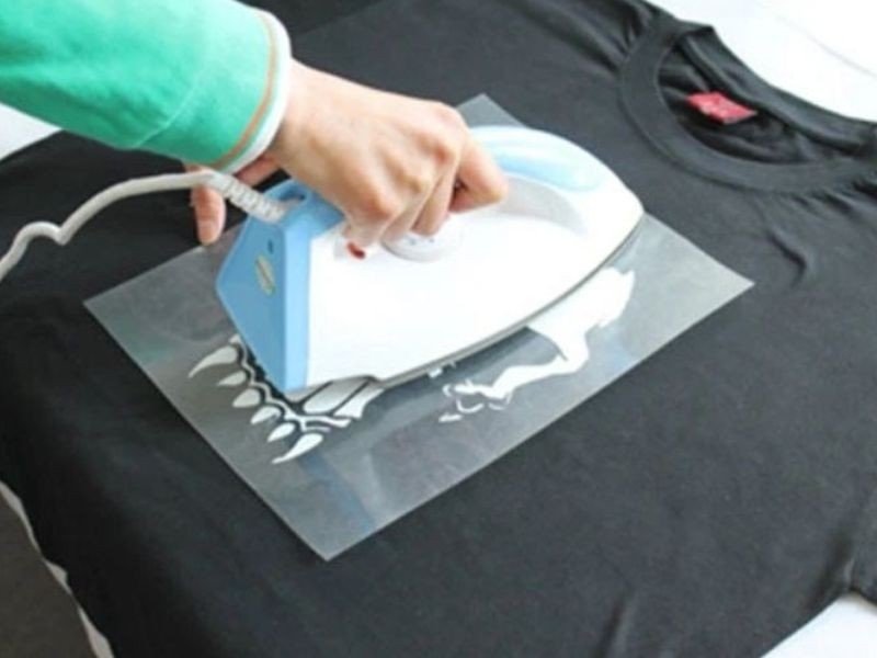Cách in hình logo lên áo thun bằng bàn là tại nhà