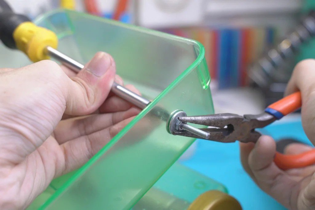 Tạo điểm neo cho tay đòn trên khay trên của máy làm mạch in PCB