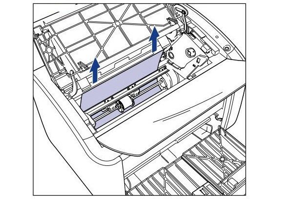 Dùng hai tay kéo nhẹ nhàng tờ giấy bị kẹt ra khỏi máy in theo chiều thuận