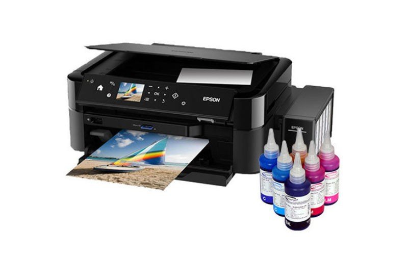 Kiểm tra bản in test sau khi nạp mực máy in laser màu