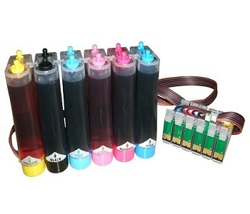 alt: Bộ dẫn mực ngoài tiện lợi được lắp đặt trên máy in Epson T50 giúp tối ưu hóa chi phí in ấn đáng kể