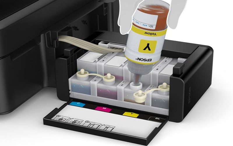 Vị trí bình mực ngoài và chai mực in khi chuẩn bị đổ mực máy in Epson L310