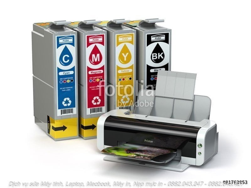 Kỹ thuật viên kiểm tra và bơm mực máy in phun màu tại nhà quận 4