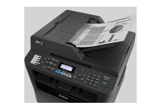Hình ảnh máy in Brother MFC-7860DW hiển thị thiết kế nhỏ gọn đặt trên bàn