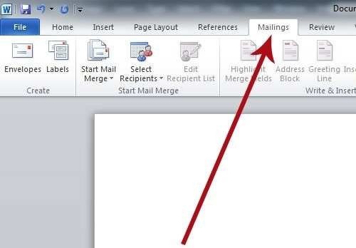 Bước 1 trong cách in trên giấy decal A4 bằng Word: Chọn tab Mailings