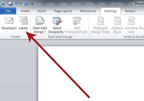 Bước 2 trong cách in trên giấy decal A4 bằng Word: Chọn Labels
