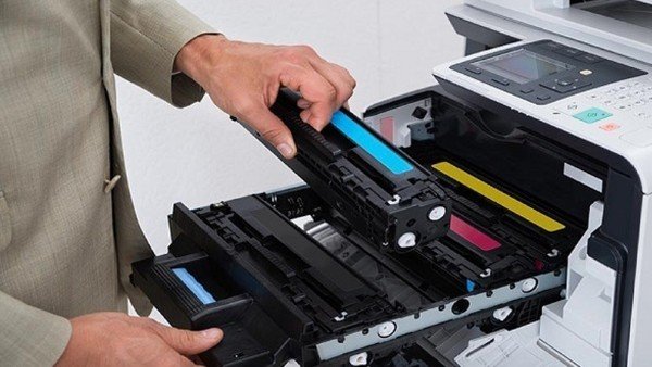 Liên hệ hỗ trợ kỹ thuật khi máy in kéo nhiều tờ giấy