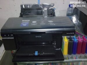 Dụng cụ và mực in chuẩn bị cho quá trình bơm mực máy in Epson T60 tại nhà