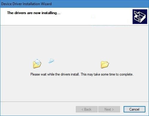 Windows đang cài đặt driver cho máy in từ thư mục đã chọn