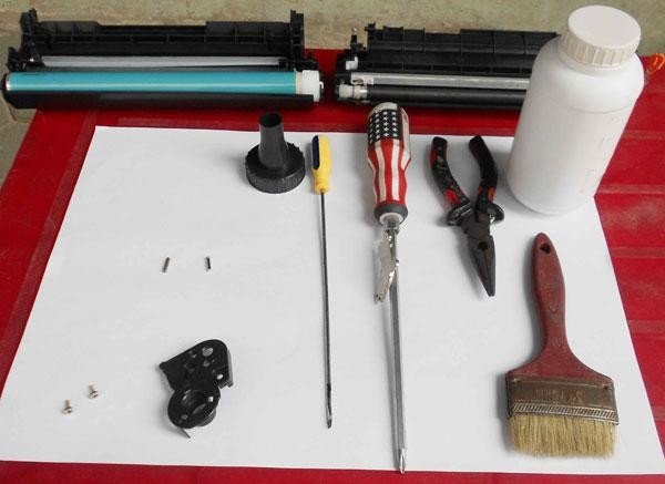 Minh họa hộp mực máy in Canon 6030 và hiện tượng bản in mờ sau khi đổ mực