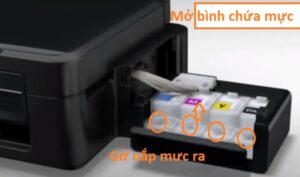 Mở hộp mực máy in Epson L series để chuẩn bị nạp mực