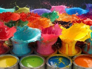 Một bộ màu Acrylic đa dạng và cọ vẽ, dụng cụ cơ bản cho việc in áo thun tại nhà bằng sơn Acrylic.