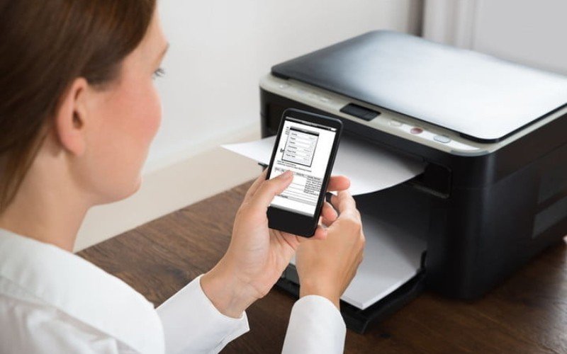 Giao diện chọn máy in AirPrint và tùy chọn in trên iPhone