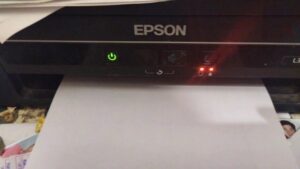Máy in Epson T60 đang báo lỗi nháy đèn đỏ
