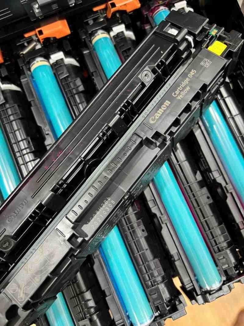 Thao tác lắp hộp mực vào máy in Canon 2900