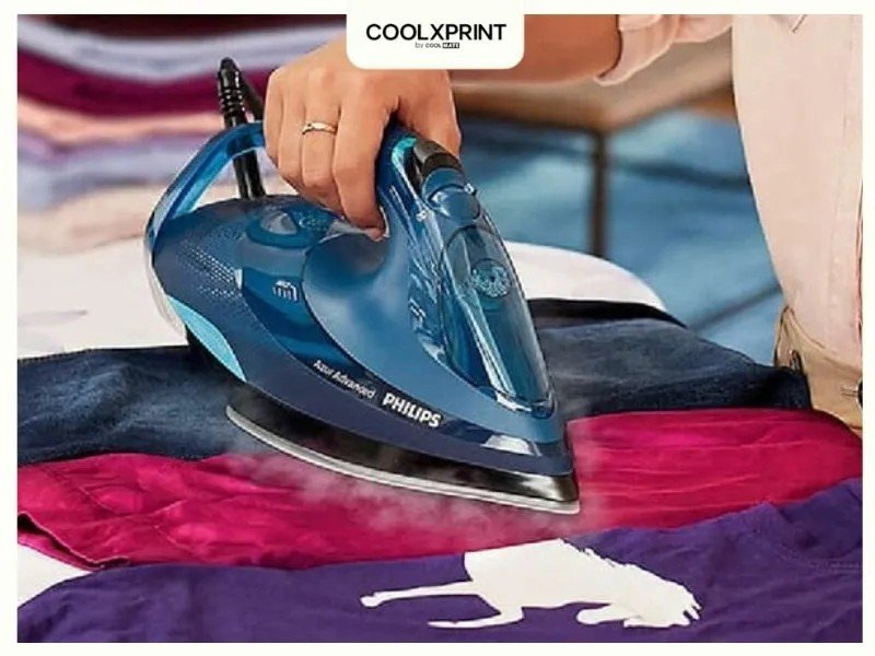 Loại bỏ chữ in áo đá bóng bằng bàn ủi và khăn ẩm