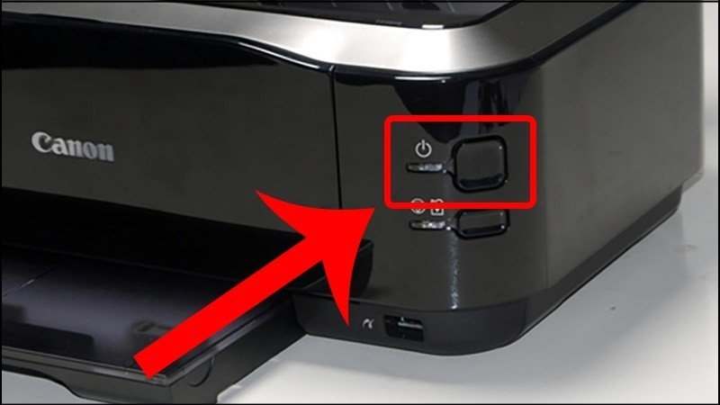 Hình ảnh máy in Canon đang được tắt nguồn để hủy lệnh in.