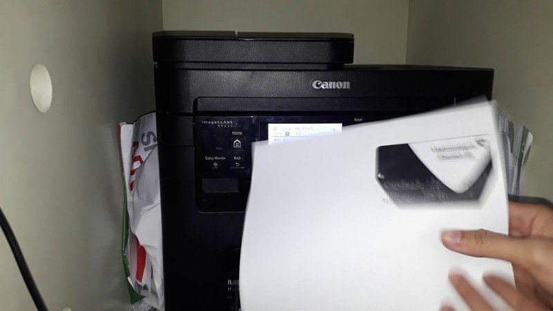 Chuẩn bị tài liệu và giấy trước khi photocopy trên máy in Canon