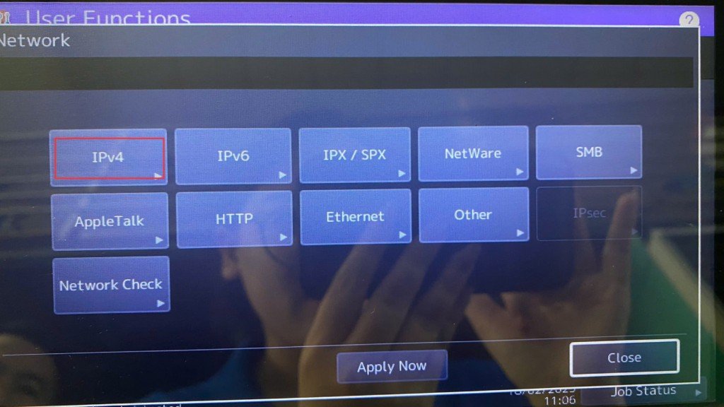 Chọn mục IPv4 để thiết lập địa chỉ IP cho máy in