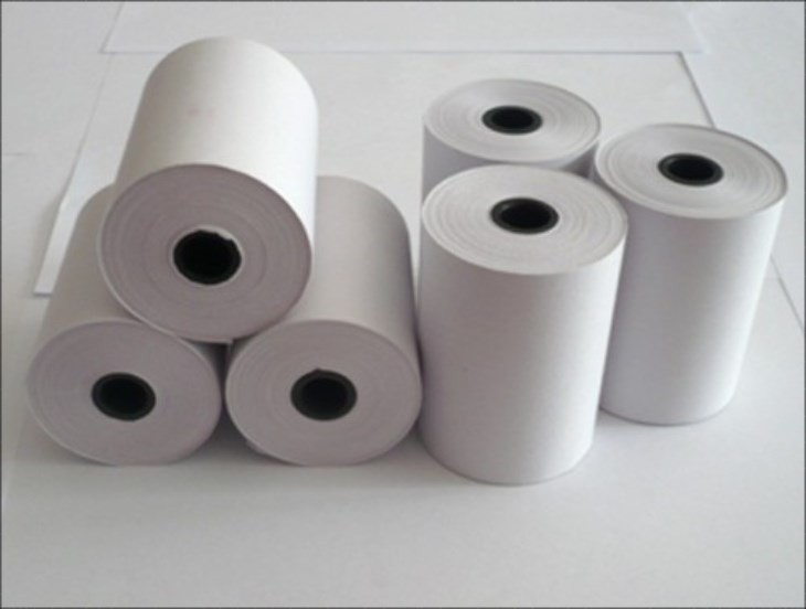 Giấy in bị ẩm hoặc chất lượng kém là thủ phạm gây lem mực