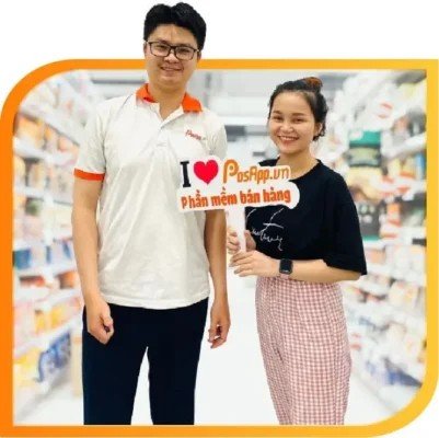 Hình ảnh nhân viên chăm sóc khách hàng đang tư vấn qua điện thoại, thể hiện sự chuyên nghiệp và tận tâm.