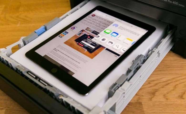 Minh họa các bước chia sẻ và chọn in từ iPhone sử dụng AirPrint
