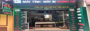 Kỹ thuật viên maytinhgiaphat.vn kiểm tra máy in cho khách hàng tại khu vực Đống Đa