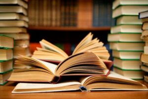 Quy trình gấp tay sách tỉ mỉ đảm bảo chất lượng ấn phẩm
