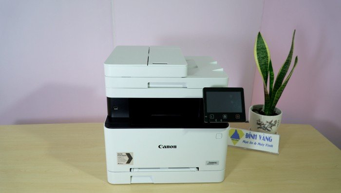 Màn hình LCD cảm ứng màu 5 inch trên máy in Canon MF643cdw giúp thao tác dễ dàng
