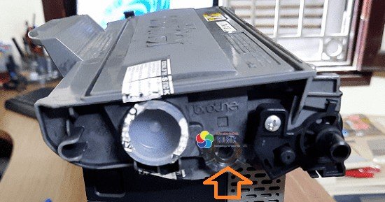Che cảm biến trên hộp mực Brother TN-2310 để reset máy in MFC 7340