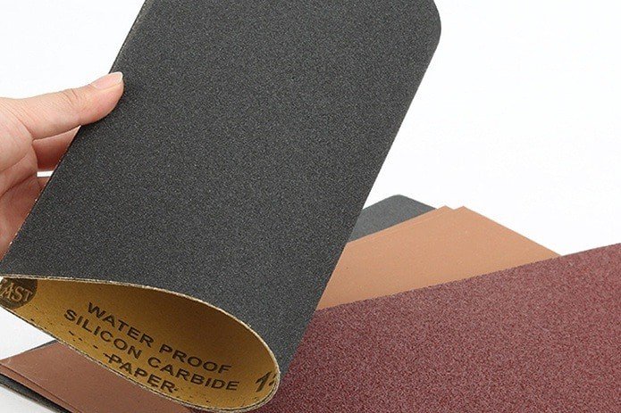 Cách tẩy mực máy in trên giấy a4 bằng giấy nhám hạt mịn