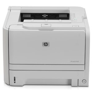 Máy in HP LaserJet P2035 màu trắng đặt trên bàn làm việc