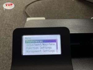 Giao diện Preferences trên máy in Canon LBP214DW được chọn để thiết lập Wi-Fi