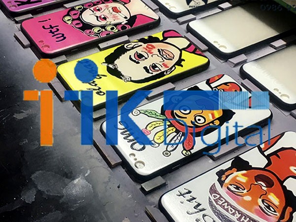 Minh họa quá trình in chữ lên các sản phẩm nhựa nhiều màu sắc