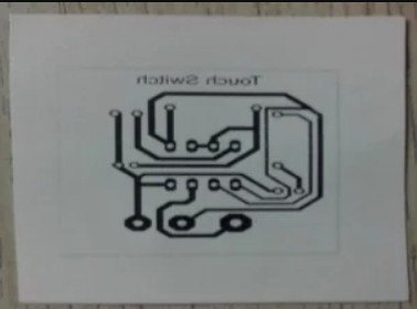 In layout mạch điện tử lên giấy bóng để chuẩn bị làm mạch in tại nhà