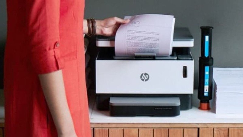 Kiểm tra trục lăn kéo giấy máy in HP có bị mòn không