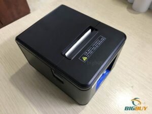 Đóng nắp máy in hóa đơn sau khi đã lắp giấy đúng cách