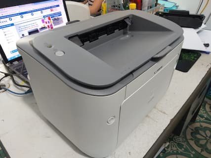 Máy in Canon LBP 6200D cũ hoạt động ổn định, lựa chọn tiết kiệm chi phí